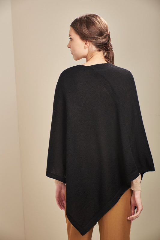Poncho Almendra De Baby Alpaca Color Black