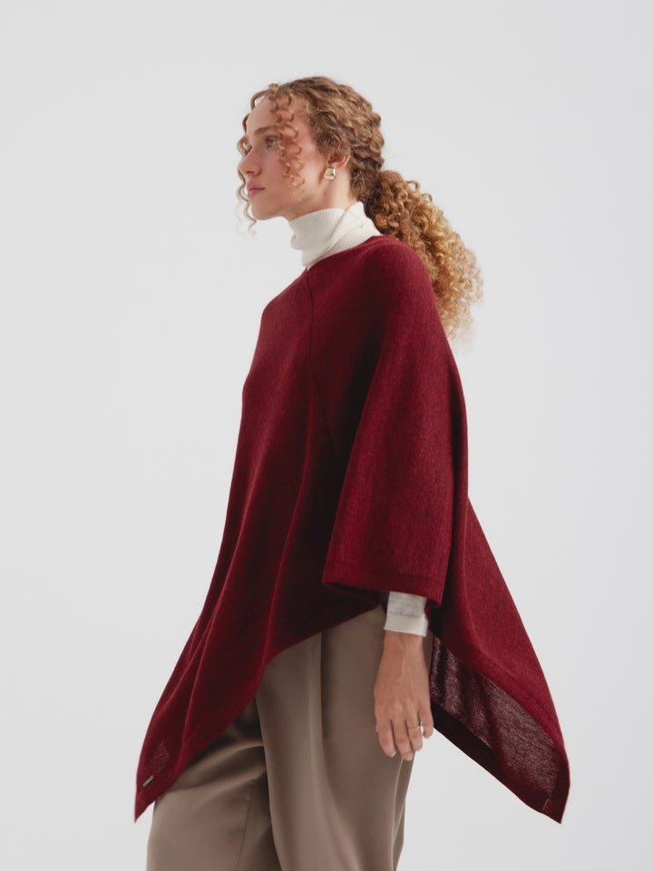 Poncho Almendra De Baby Alpaca Color Guinda
