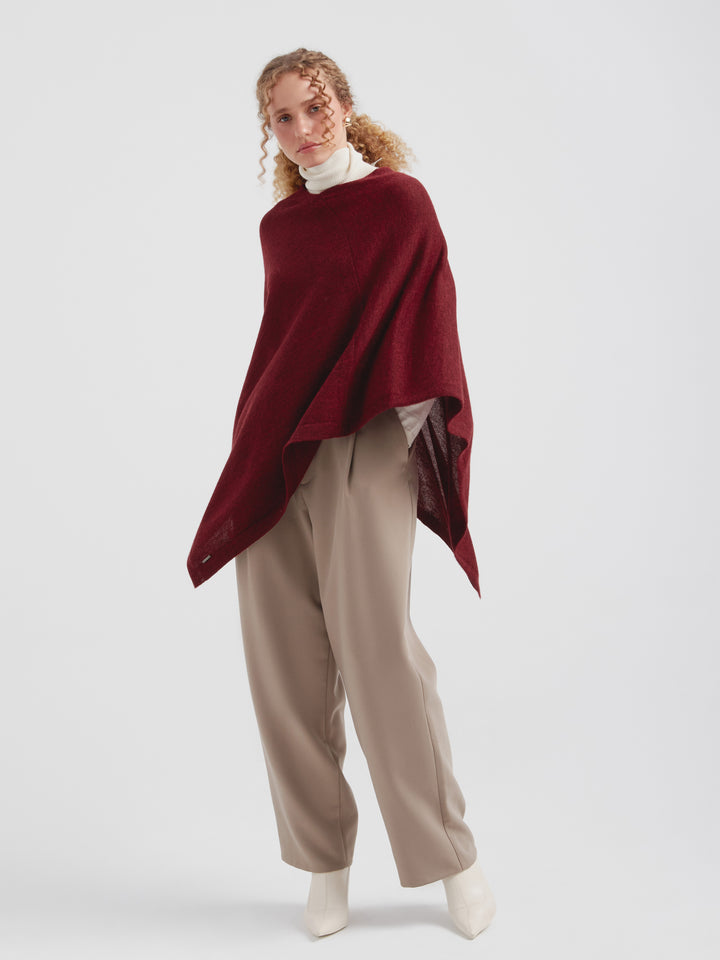 Poncho Almendra De Baby Alpaca Color Guinda