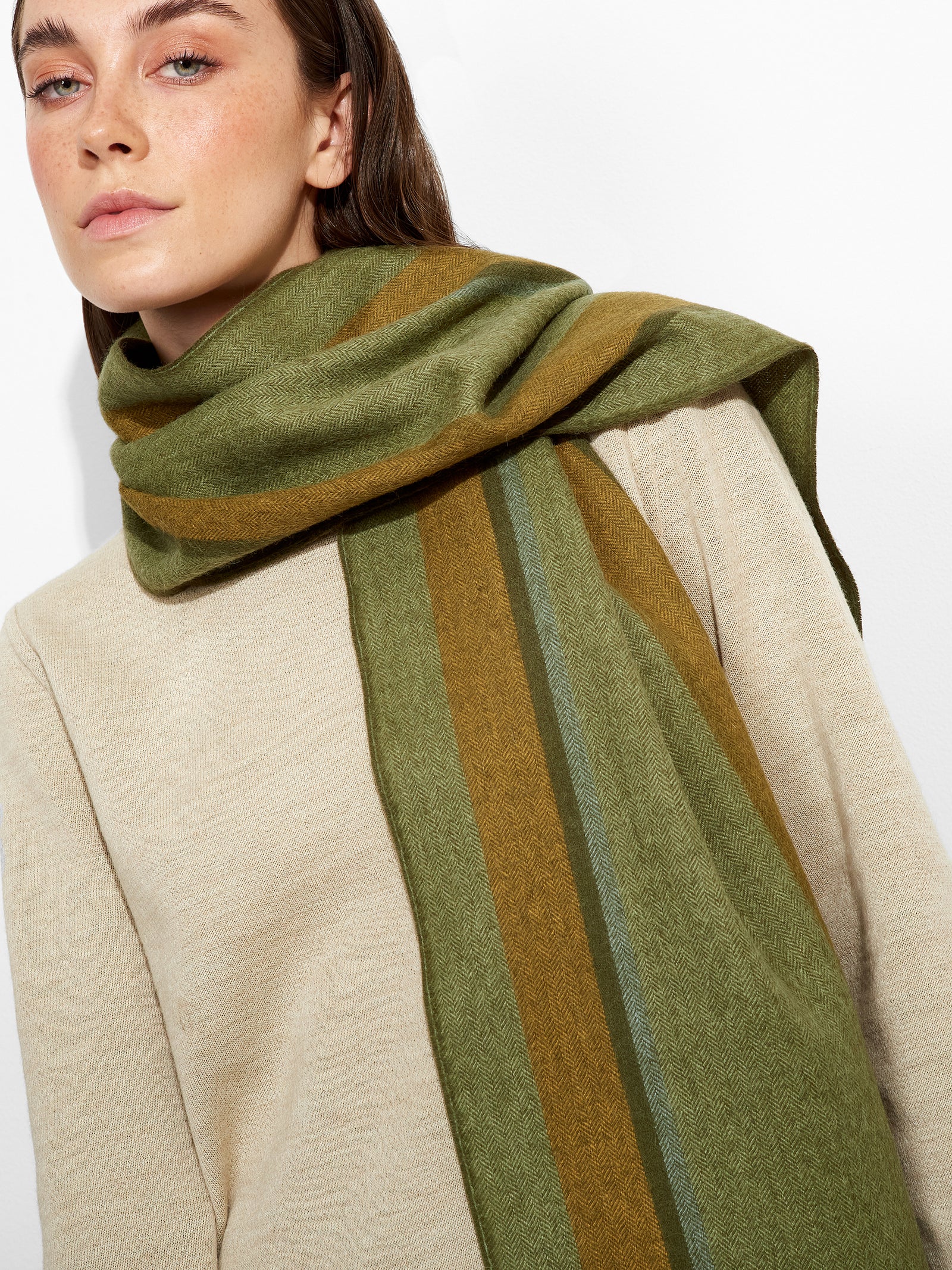 Chalina Perejil De Baby Alpaca Color Verde