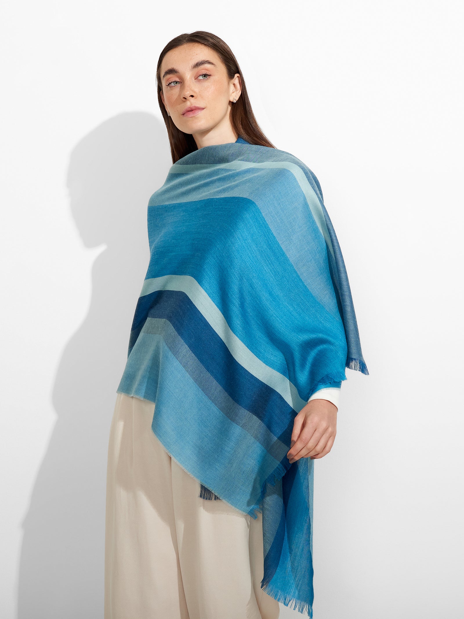 Estola Zarry De Baby Alpaca Color Azul