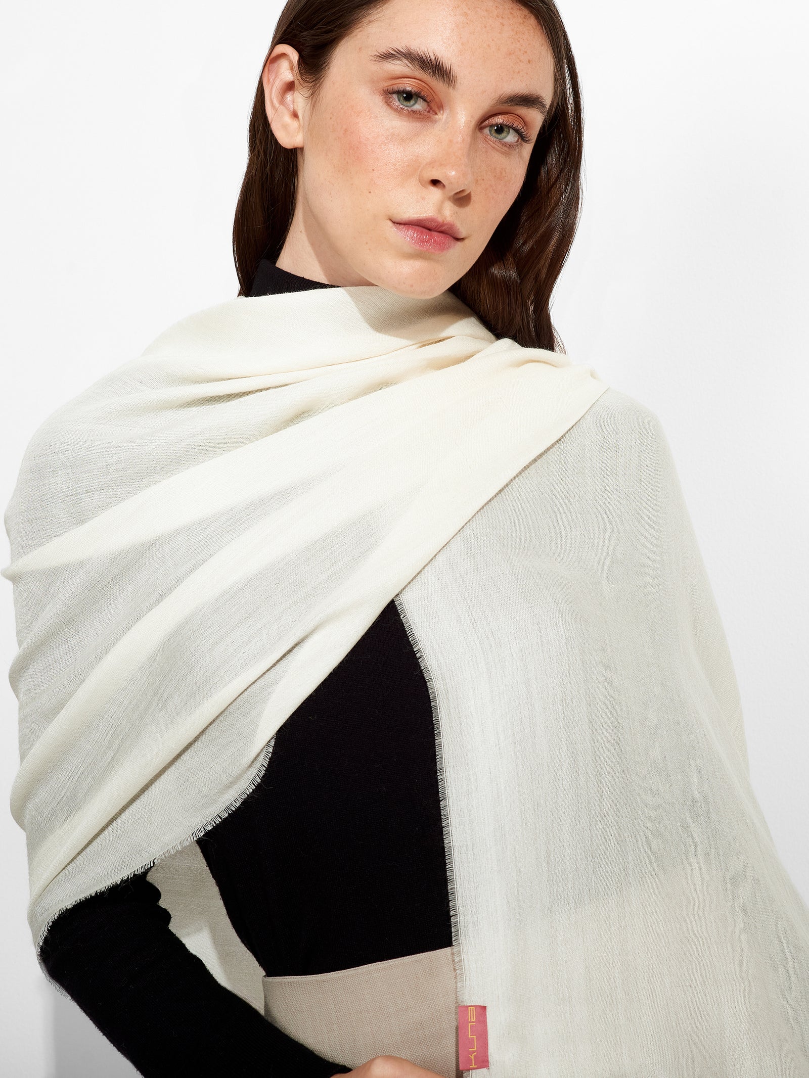 Estola Teaberry B De Baby Alpaca Color Ecru