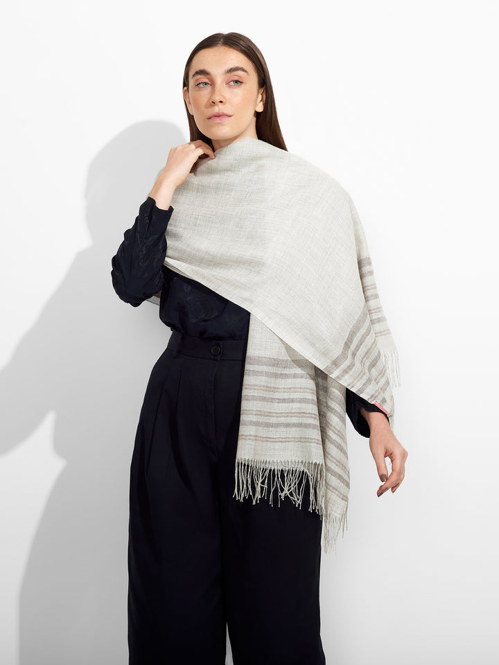 Estola Mao De Baby Alpaca Color Gris