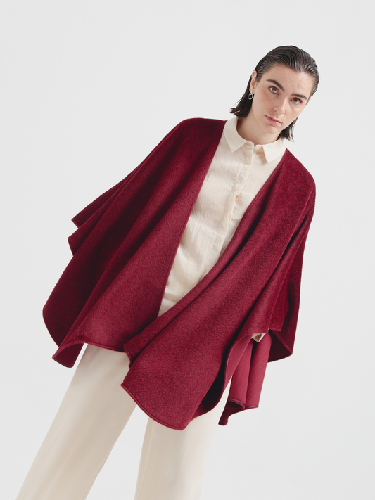 Capa Agil De Baby Alpaca Suri Color Guinda