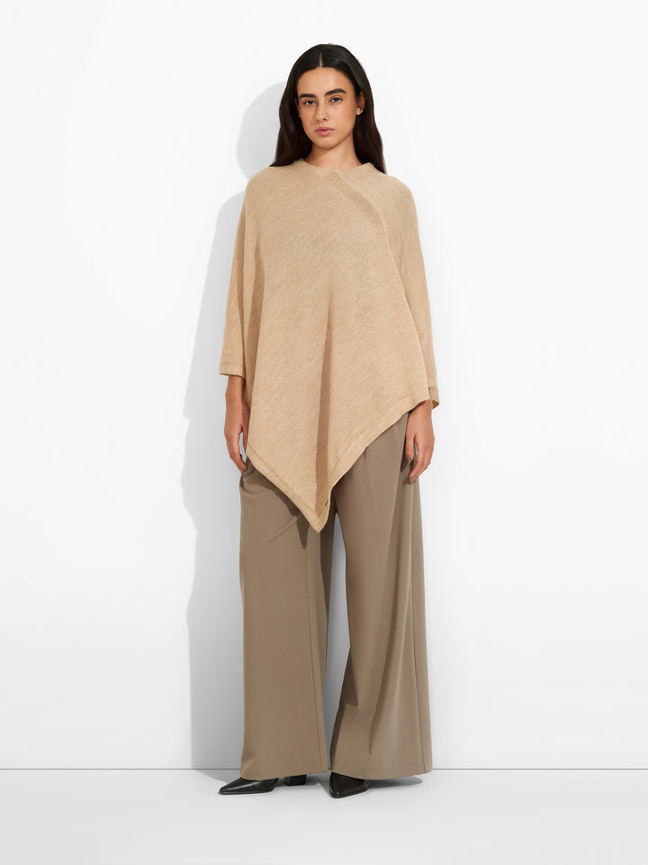 Poncho Almendra De Baby Alpaca Color Beige
