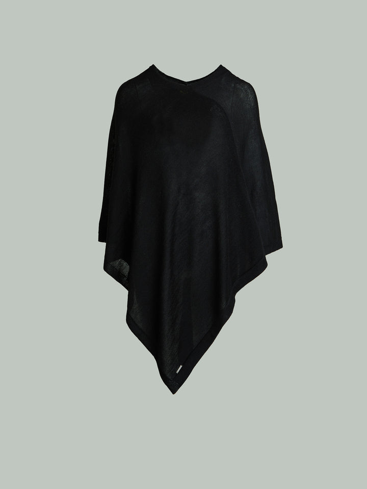 Poncho Almendra De Baby Alpaca Color Negro