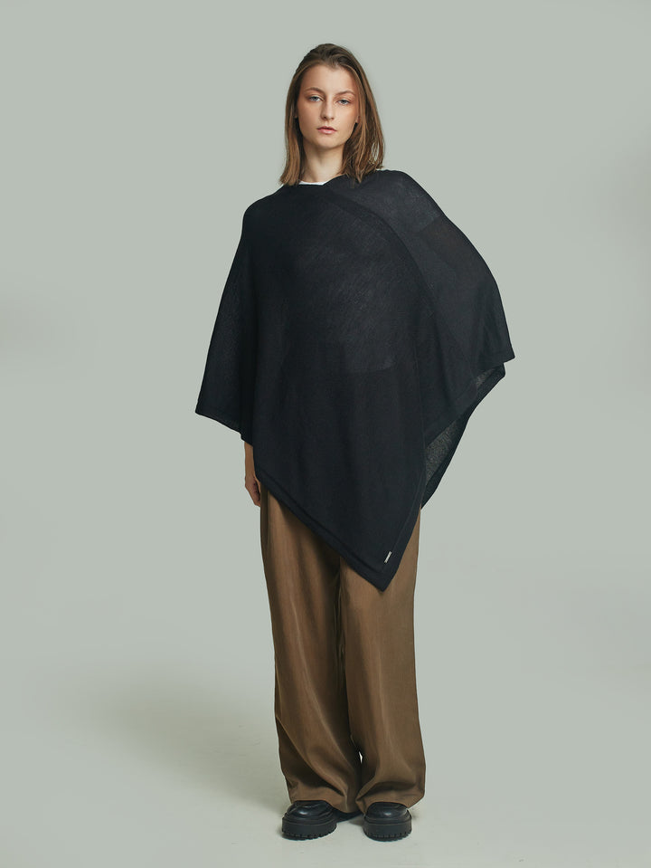 Poncho Almendra De Baby Alpaca Color Negro