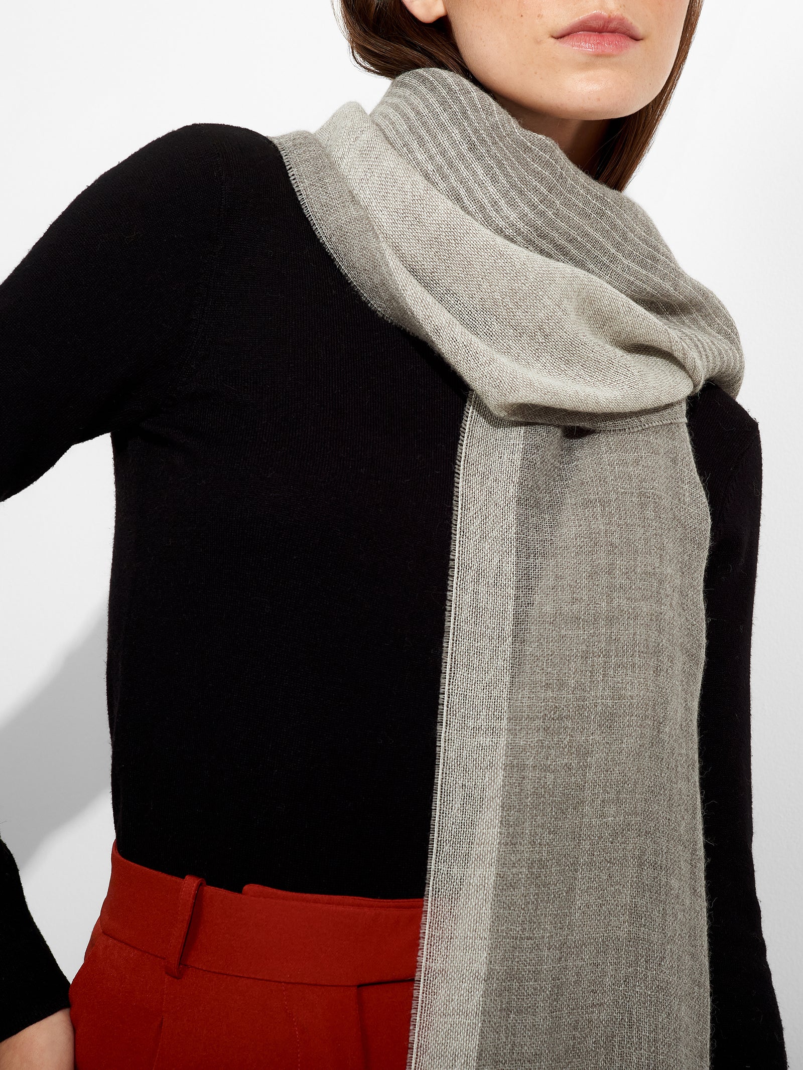 Baby Alpaca Fishing Stole in Gray