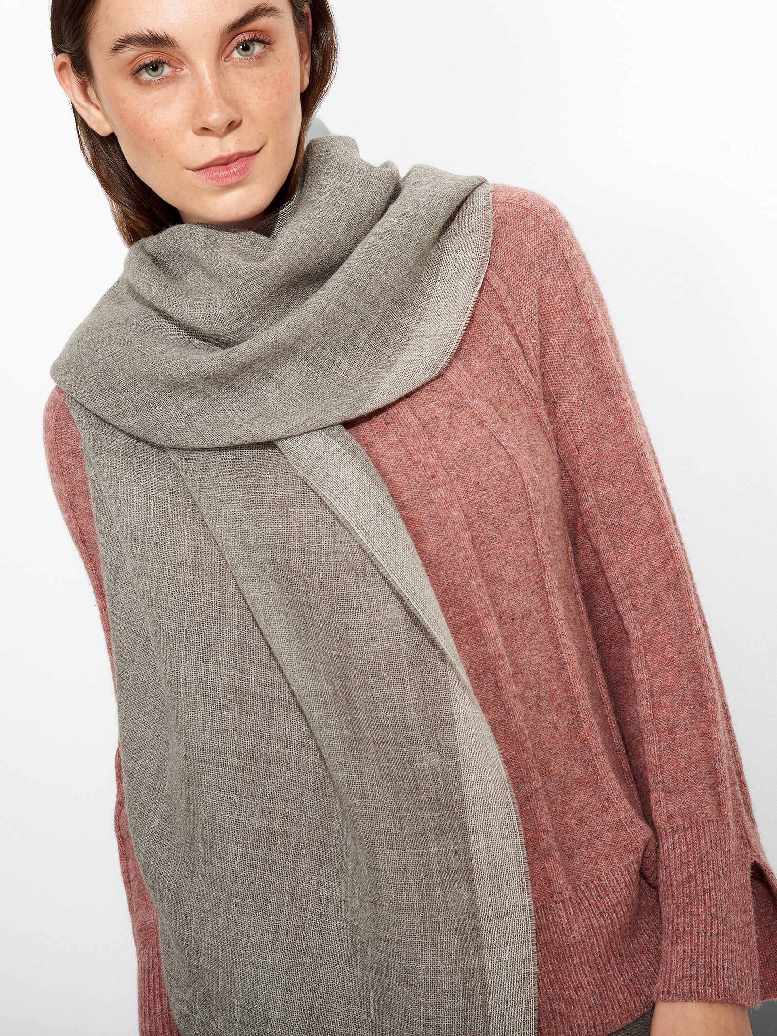 Estola Rum De Baby Alpaca Color Gris