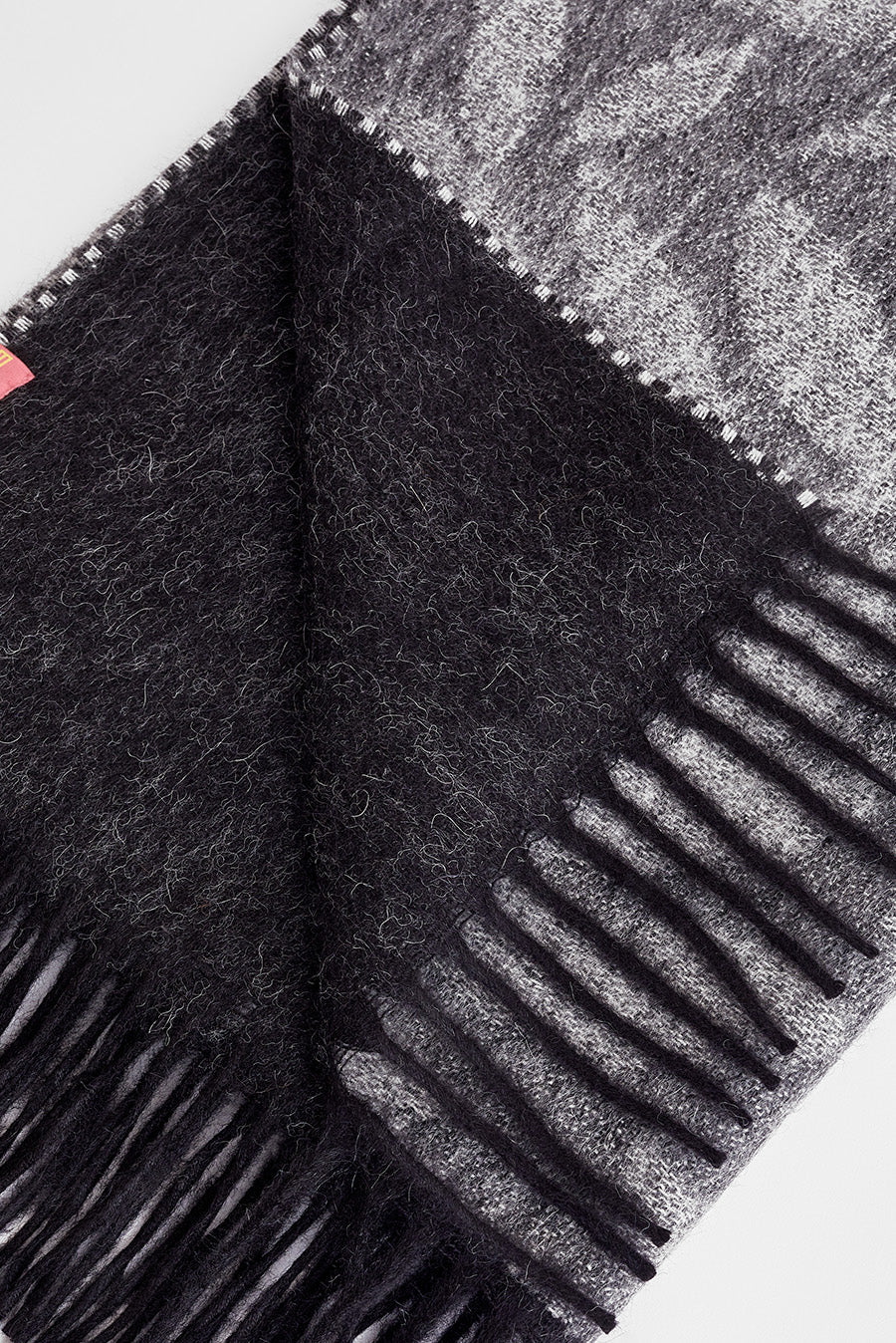 Estola Weinko De Baby Alpaca Color B&W